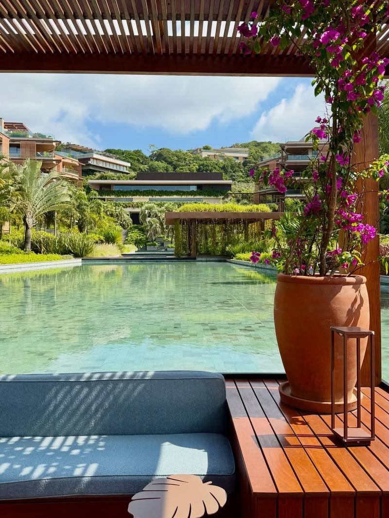 Jardins e deck Bravíssima